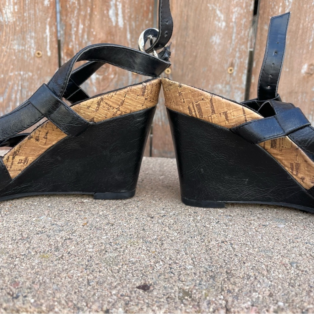 AEROSOLES Women’s Summer Plush Black Brown Strappy Wedge Sandal Size 7.5 - Picture 4 of 9